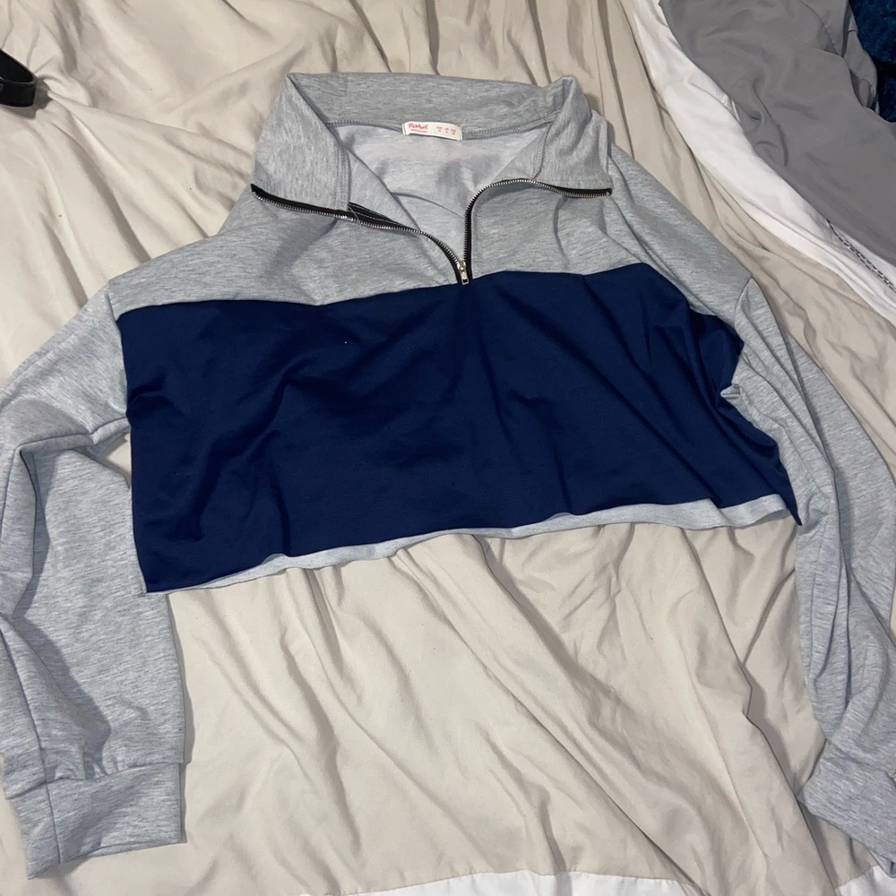 Long sleeve crop top